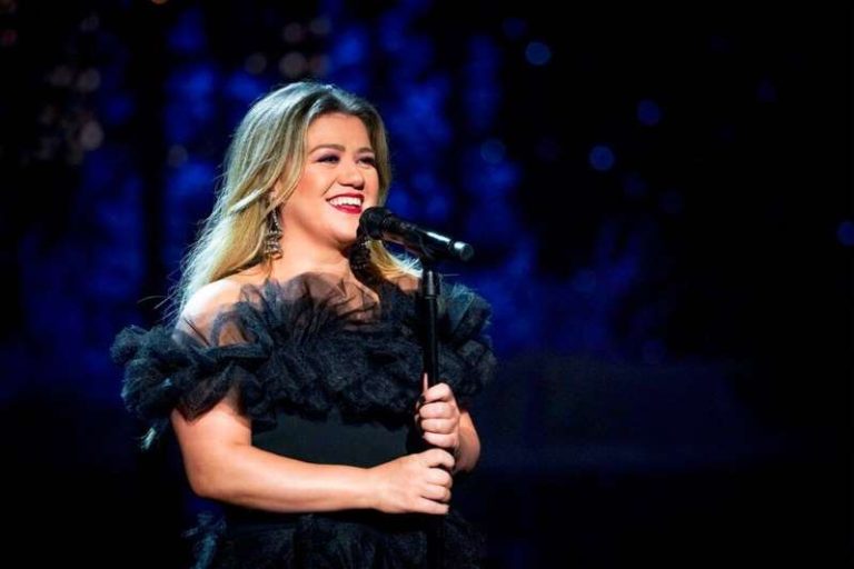 Kelly Clarkson Describes Her Perfect Solo Date Before Her First Valentine’s Day Since Split