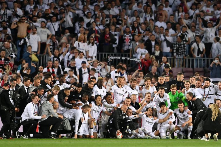 Barcelona drew 2-2 with Eintracht Frankfurt (3-4 agg) to advance to the semi-finals