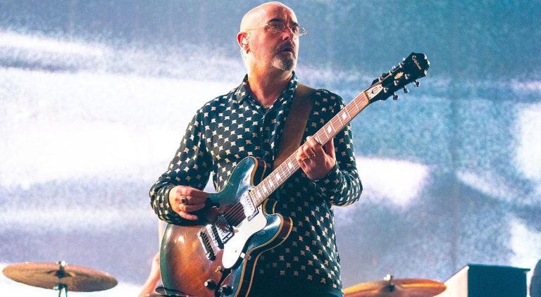 Oasis guitarist Paul Arthurs has been diagnosed with cancer