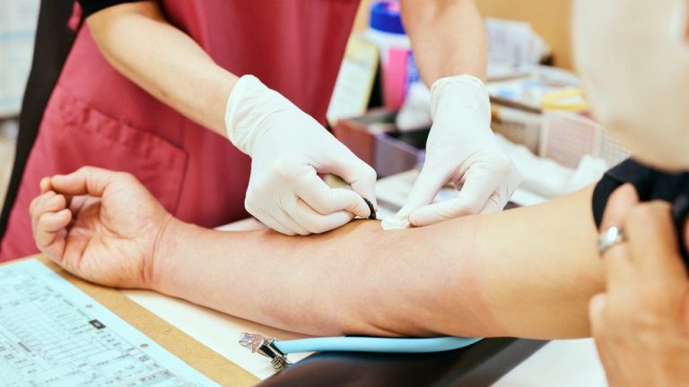 <strong>In the United States, gay men will find it simpler to contribute blood.</strong>