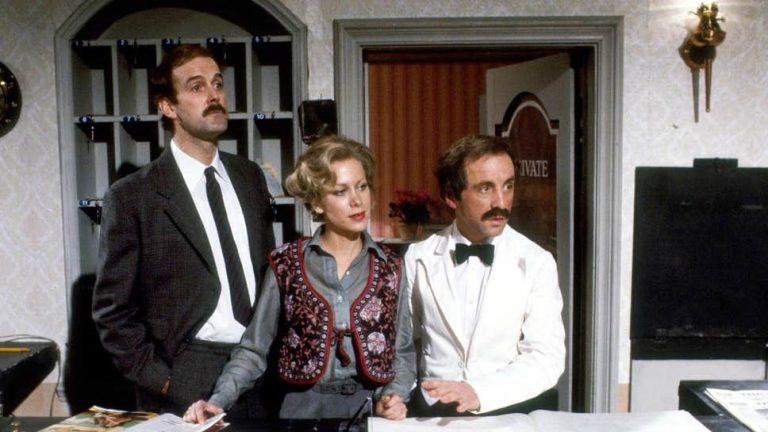 <strong>John Cleese will bring back the Fawlty Towers television series with daughter, Camilla</strong>
