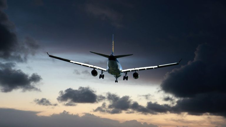 <strong>China demands that the border be retained in its proper location and that direct flights with India be resumed.</strong>
