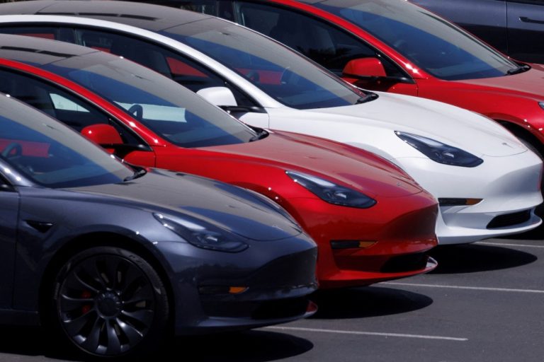 <strong>Elon Musk says Tesla will construct a “new battery factory” in Shanghai</strong>